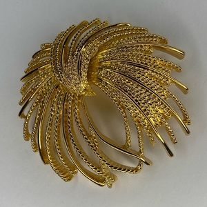 Vintage Gold tone Shooting Firework Pin